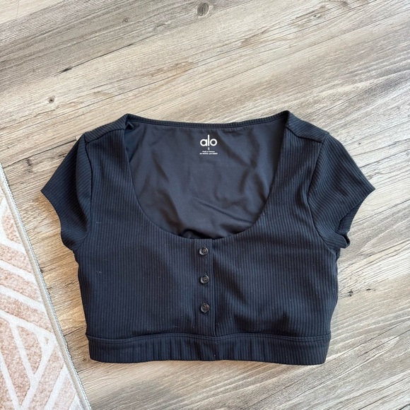 ALO Yoga Tops - Alo Yoga Blissful Henley Bra Top Black
Size S